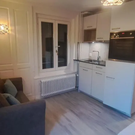 Appartamento Trendig Moeblierte Wohnung, Mit Eigener Terrasse! Lage! Zurigo